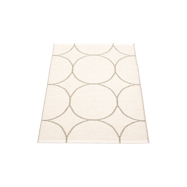 Boo Plastic Rug, dark linen/vanilla, Pappelina