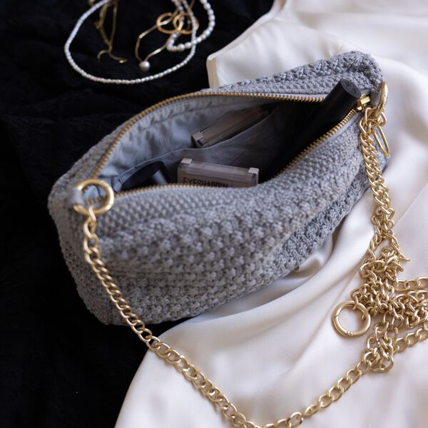 Knitted Clutch Chain Petra, med grey melange Knitted Clutch Chain Petra, med grey melange, By LOHN