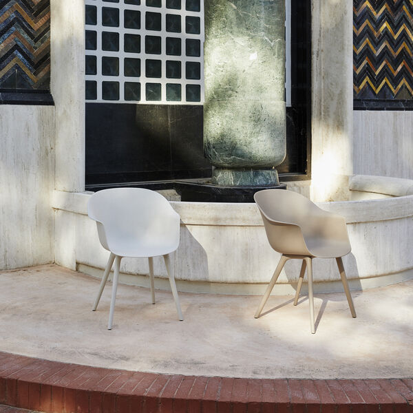 Bat Outdoor-Esszimmerstuhl, neues Beige, GUBI