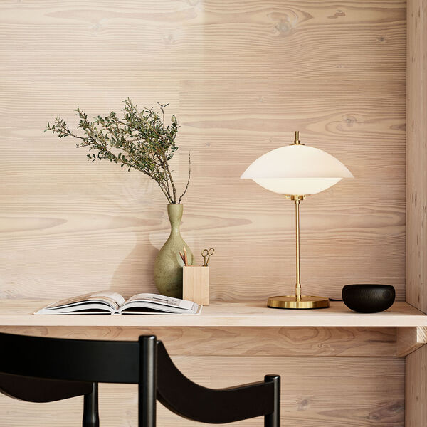Clam&trade; Table Lamp, opal/brass, Fritz Hansen