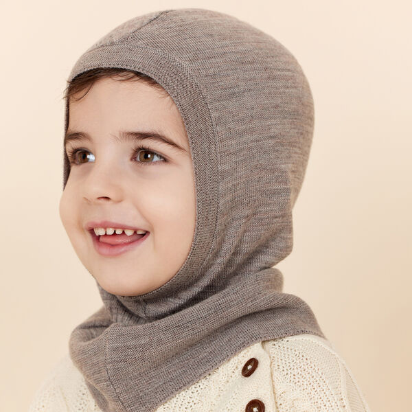 Leicht gestrickte Merino-Sturmhaube mit Rüschen, natural melange, Copenhagen Colors Organics