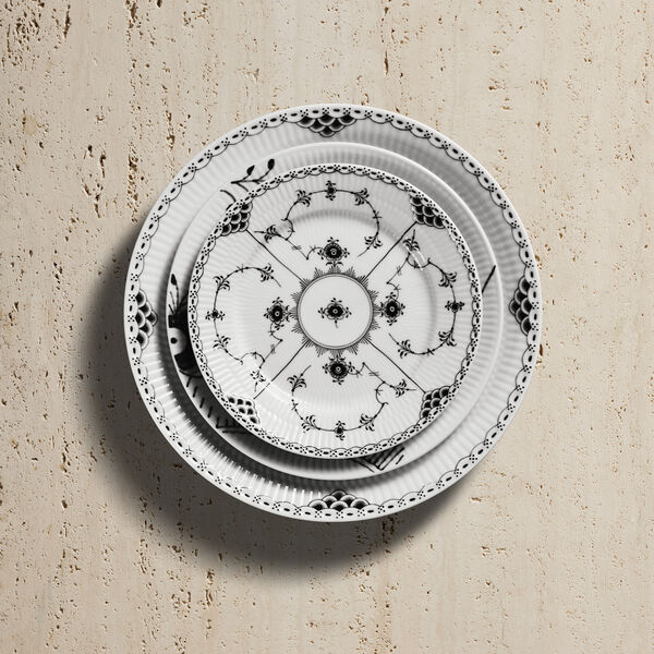 Schwarzer Teller Musselmalet Halbspitze &Oslash; 19 cm, Royal Copenhagen