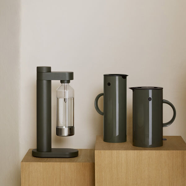 EM77 Electric Kettle 1,5 L, dark forest, Stelton