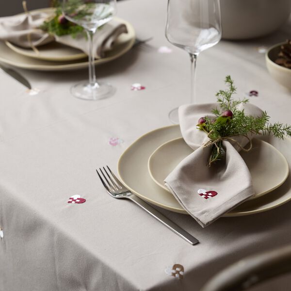 Christmas Hearts Embroidery Christmas Tablecloth, rose, Södahl