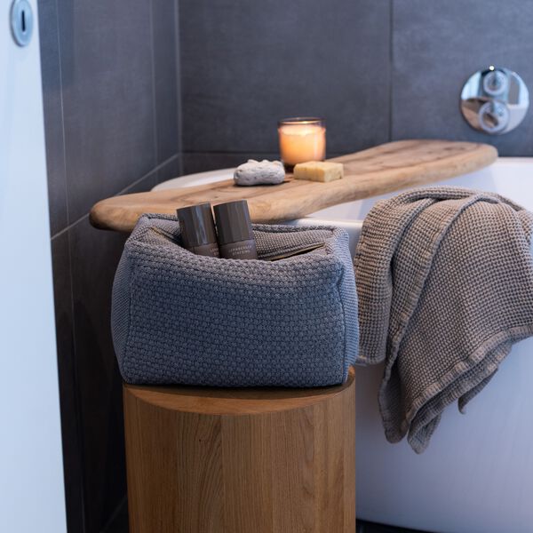 Knitted Toilet Bag Petra, med grey melange, By LOHN