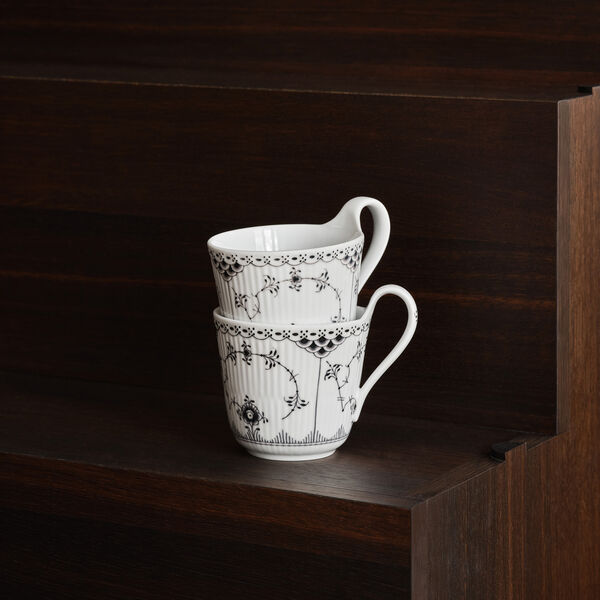 Schwarze Musselmalet Halbspitze Hochhenkeltasse 33 cl, Royal Copenhagen