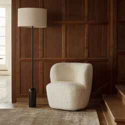 Gravity Stehleuchte, schwarzer Stahl/leinen, GUBI