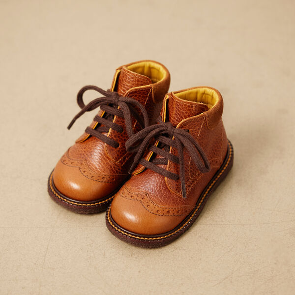 Klassischer Schn&uuml;rschuh mit Brogue-Details, Cognac, ANGULUS