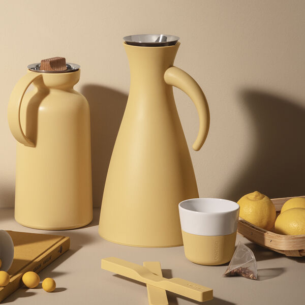 Vacuum Jug, golden sand, Eva Solo