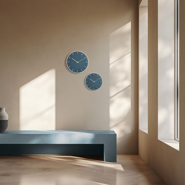 City Hall Wanduhr Medium, blau, Arne Jacobsen Clocks