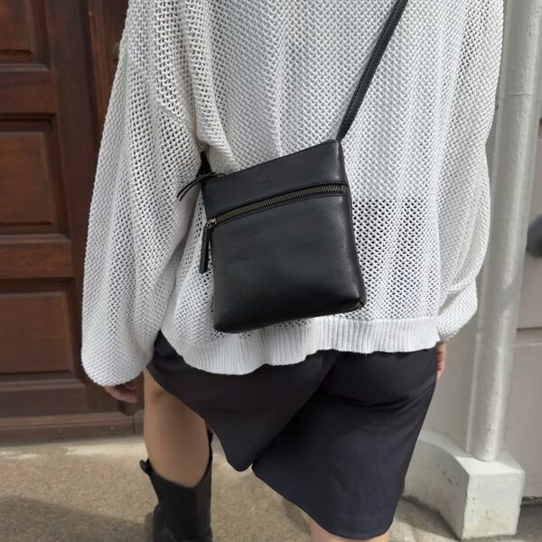 ArloMBG Crossbody Bag Soft Vintage, black w/br. gold, Markberg