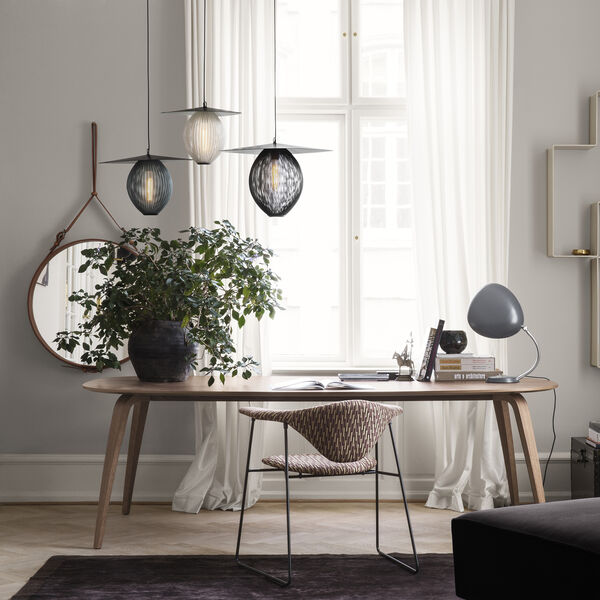 GUBI Elliptischer Esstisch, matt lackierte Eiche, GUBI