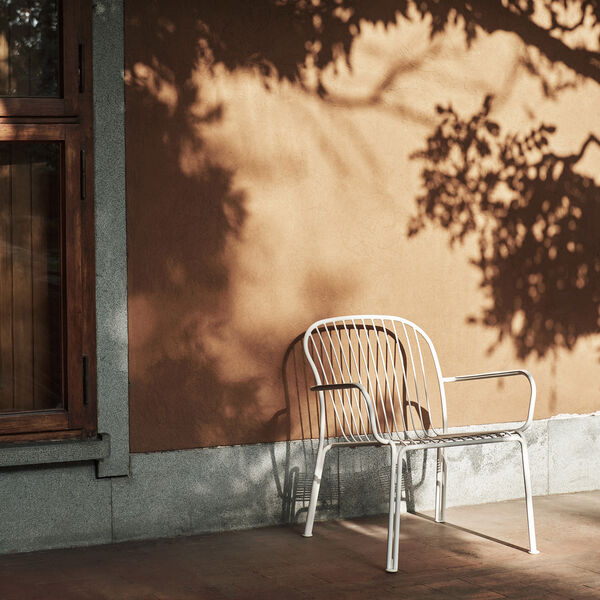 Thorvald SC101 Outdoor Lounge Chair, ivory Thorvald SC101 Outdoor Lounge Chair, ivory, &Tradition