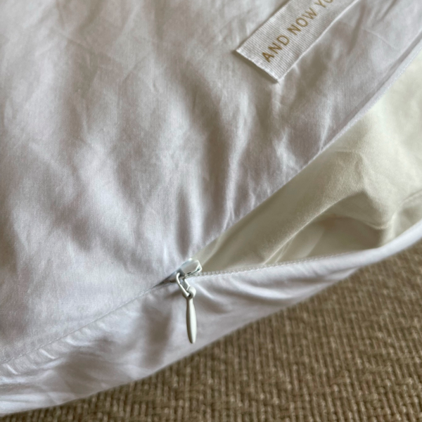 Deep Sleep Kopfkissenbezug, cloud white, And Now You Sleep