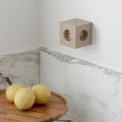 Quadrat 2 USB-C (30W), nomad sand, Avolt