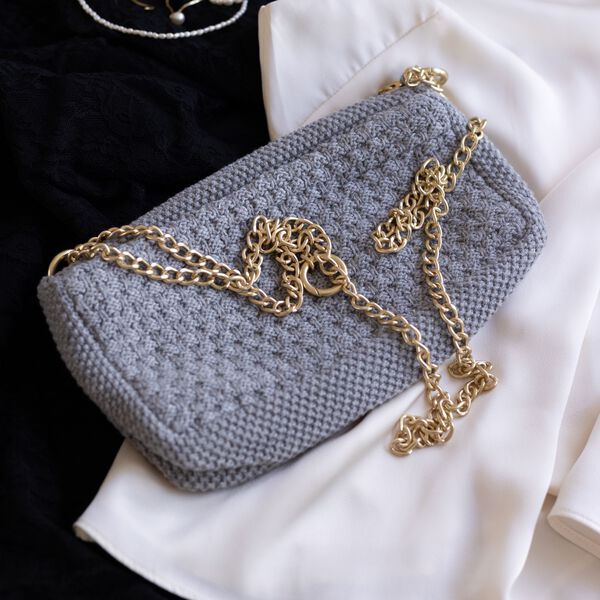 Knitted Clutch Chain Petra, med grey melange Knitted Clutch Chain Petra, med grey melange, By LOHN