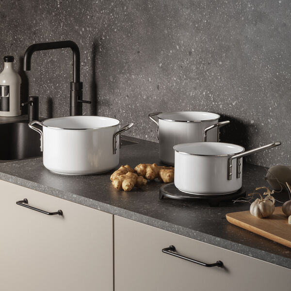 White Line Saucepan with Ceramic Slip-Let&reg; coating 1.8 L, Eva Trio