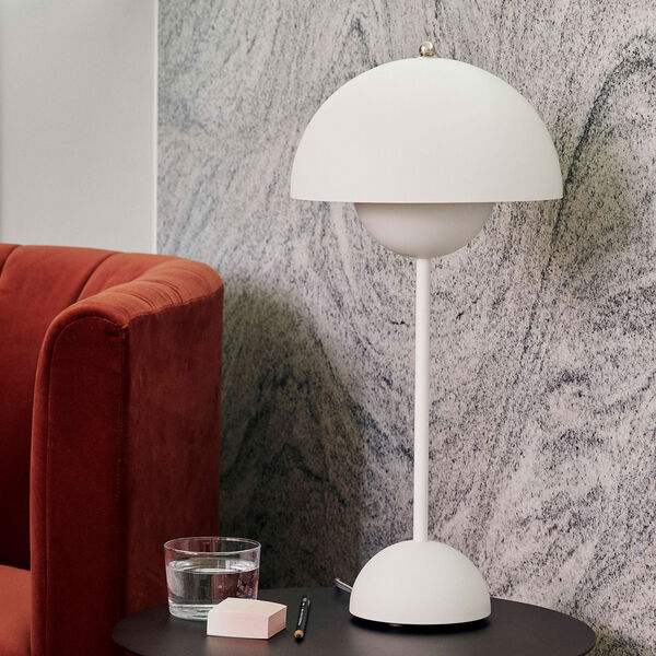 Flowerpot VP3 Table Lamp, matt white, &Tradition