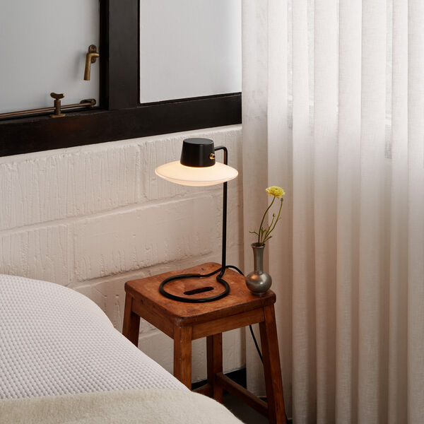 AJ Oxford Table Lamp, opal, Louis Poulsen