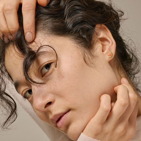 Soleil-Ohrstecker, hellkorallenfarben, ENAMEL Copenhagen