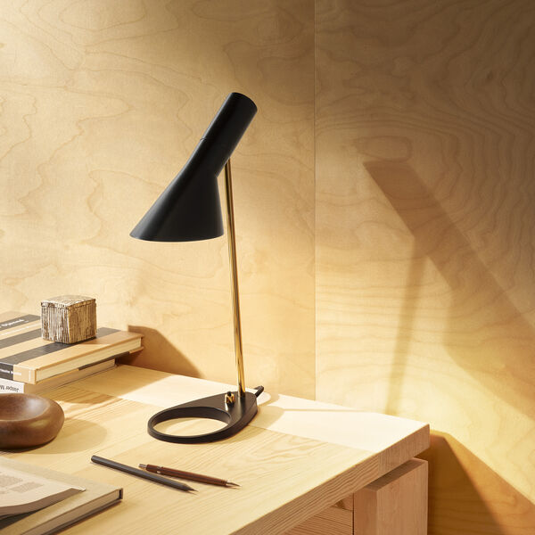 AJ Mini Table Lamp, brass/black, Louis Poulsen