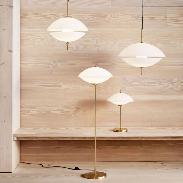 Clam&trade; Floor Lamp, opal/brass, Fritz Hansen