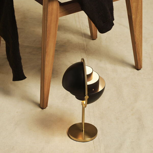 Multi-Lite tragbare Lampe, schwarz seidenmatt/Messing, GUBI