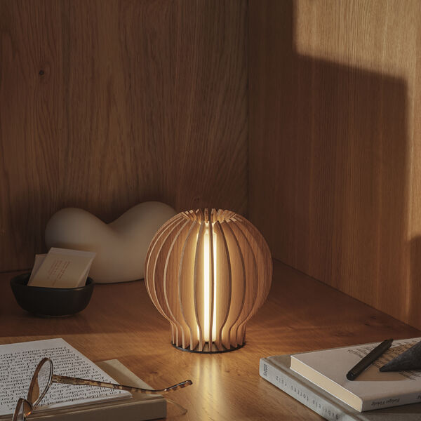 Radiant Round LED lamp, oak, Eva Solo