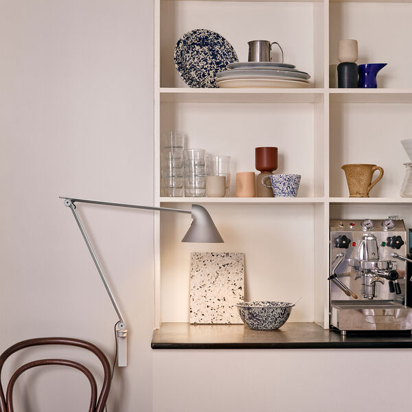 NJP lange Wandleuchte, hellgrau, Louis Poulsen